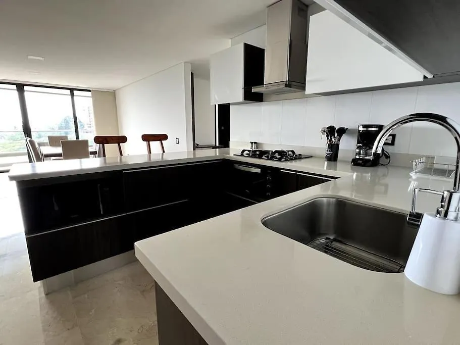 מדיין 701, Beautiful Apartment In Heart Of El Poblado + View!