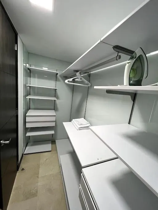 מדיין 701, Beautiful Apartment In Heart Of El Poblado + View!