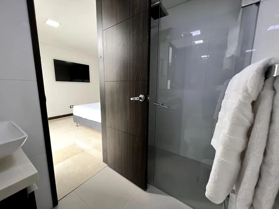 701, Beautiful Apartment In Heart Of El Poblado + View! Medellin